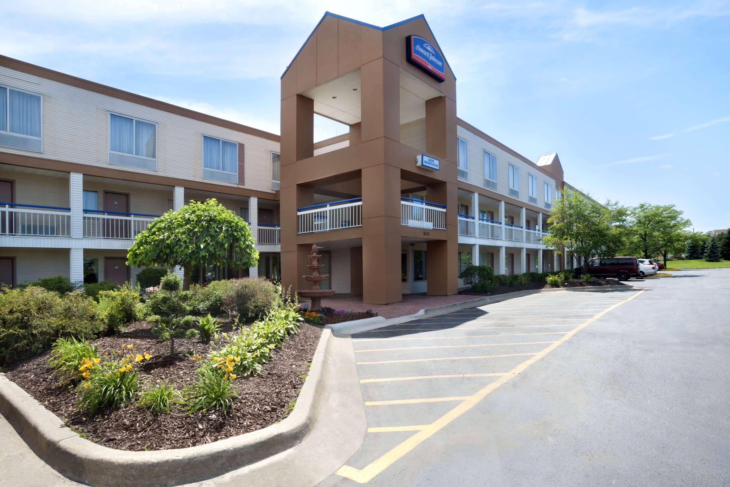 Howard Johnson By Wyndham Romulus Detroit Metro Airport Exterior photo